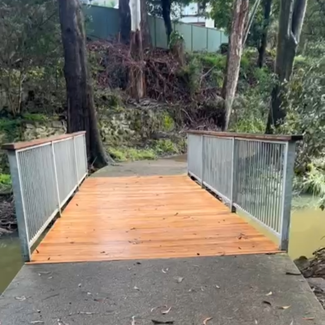 New refurbished bridge in Hunts Creek Walking Track